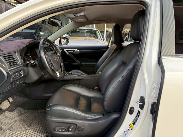 LEXUS凌志 CT200H  第10張相片