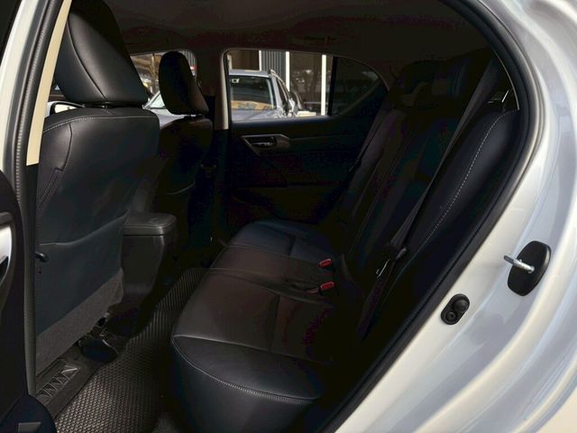 LEXUS凌志 CT200H  第11張相片