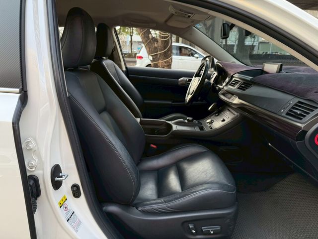 LEXUS凌志 CT200H  第13張相片