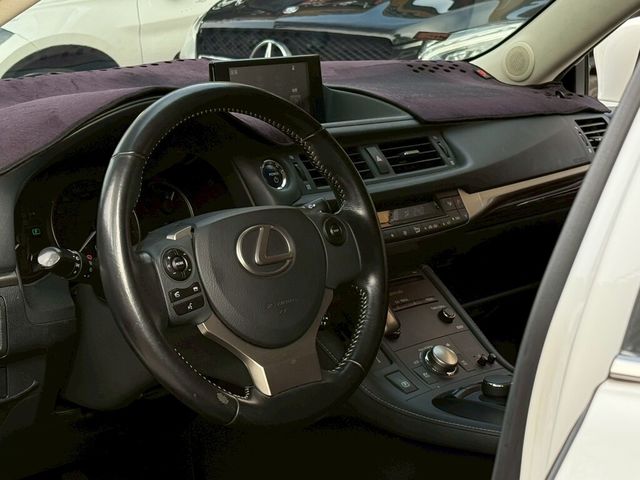 LEXUS凌志 CT200H  第14張相片