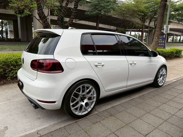 VOLKSWAGEN福斯 GOLF GTI  第4張相片