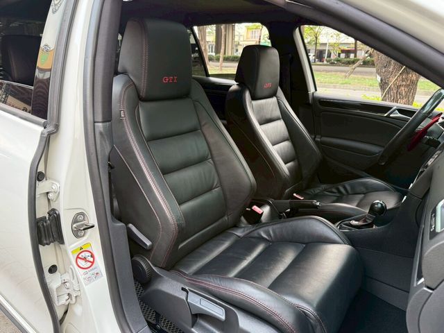 VOLKSWAGEN福斯 GOLF GTI  第14張相片