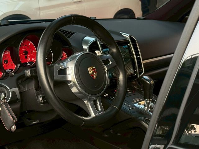 PORSCHE保時捷 CAYENNE  第13張相片