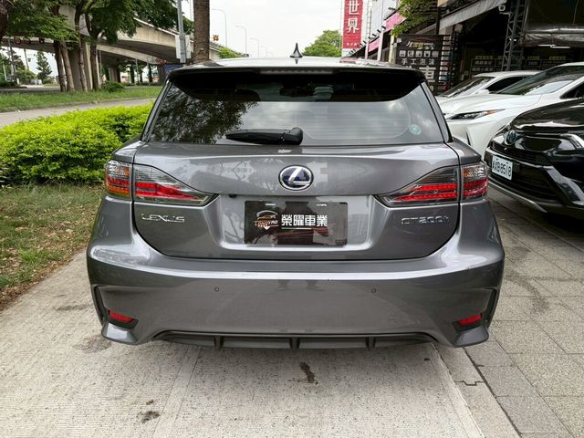 LEXUS凌志 CT200H  第5張相片