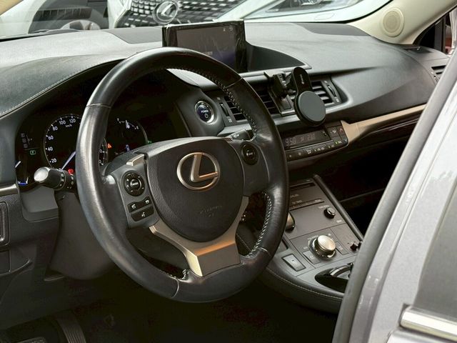 LEXUS凌志 CT200H  第13張相片