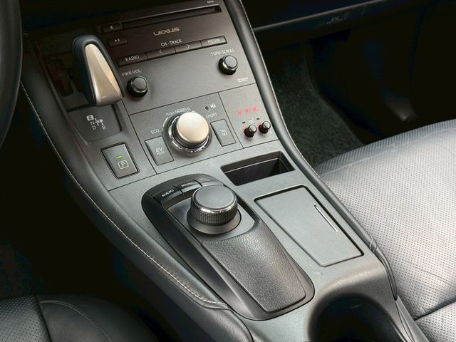 LEXUS凌志 CT200H  第19張相片