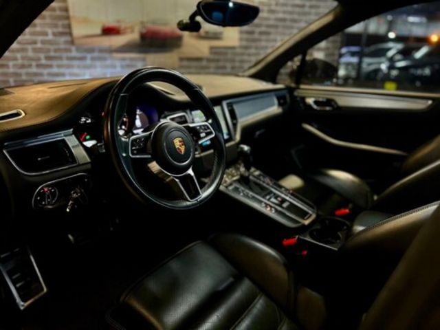 PORSCHE保時捷 MACAN TURBO  第8張相片