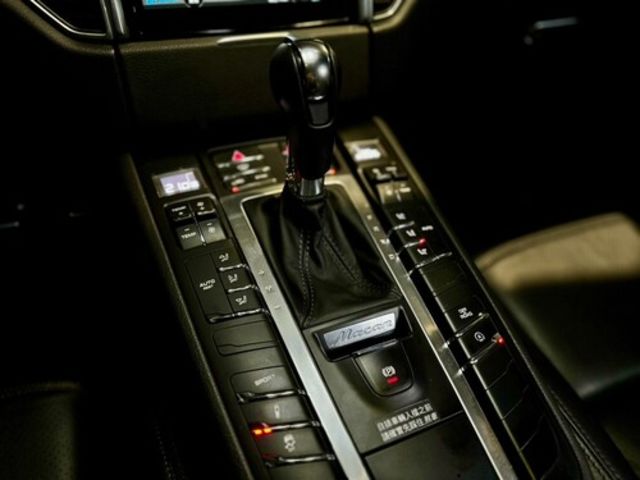 PORSCHE保時捷 MACAN TURBO  第15張相片