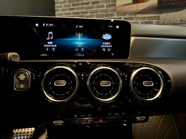 M-BENZ賓士 A180  第16張相片