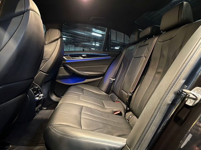 BMW寶馬 M5  第13張相片