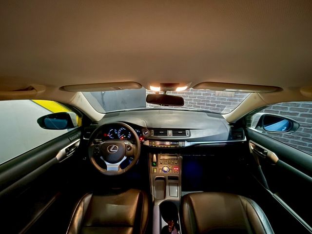 LEXUS凌志 CT200H  第7張相片