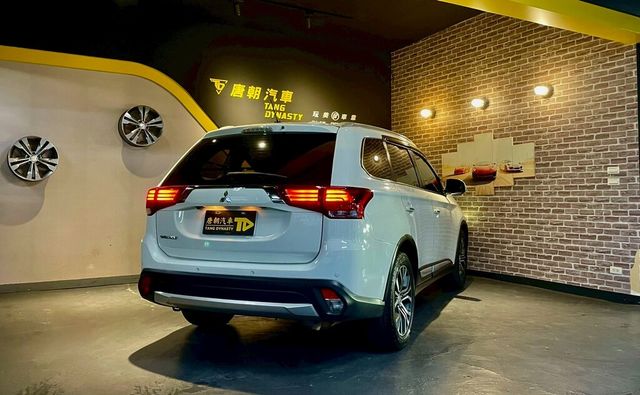 MITSUBISHI三菱 OUTLANDER  第2張相片