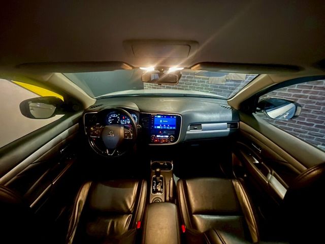 MITSUBISHI三菱 OUTLANDER  第7張相片