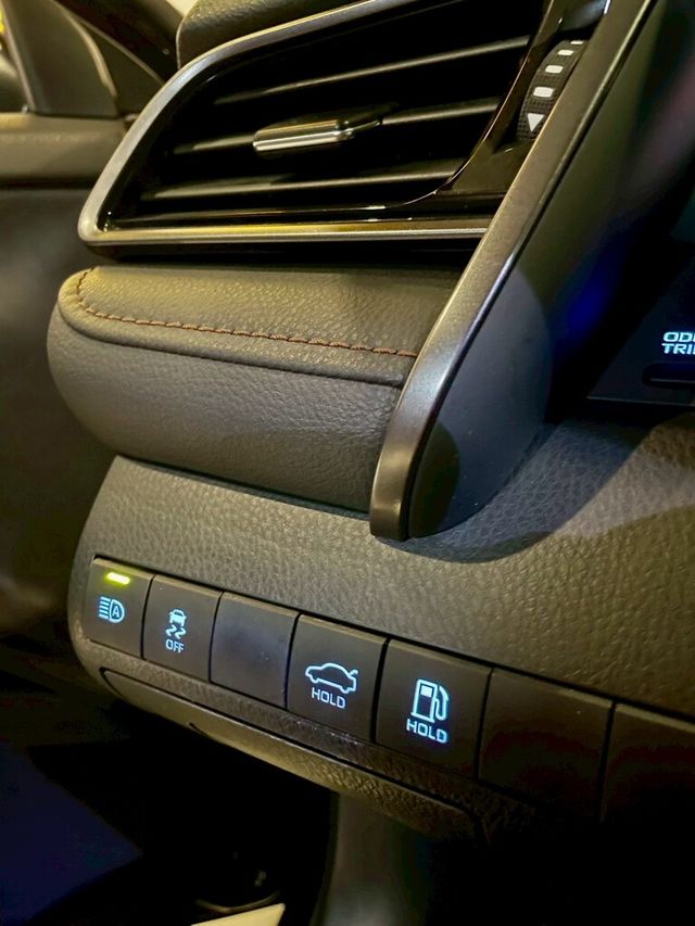 TOYOTA豐田 CAMRY HYBRID  第17張相片