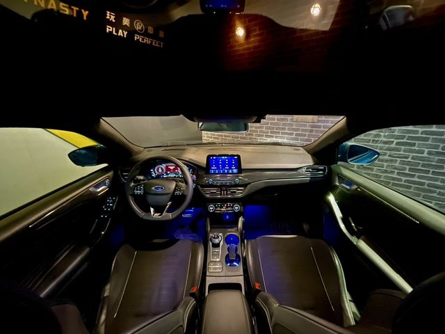 FORD福特 FOCUS ST  第8張相片