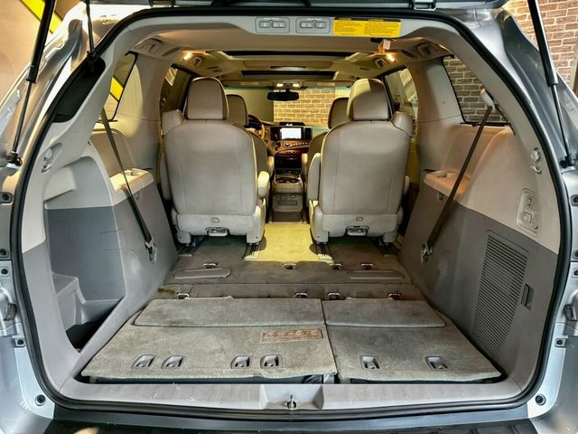 TOYOTA豐田 SIENNA  第8張相片