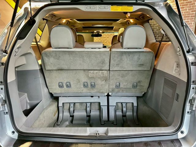 TOYOTA豐田 SIENNA  第9張相片