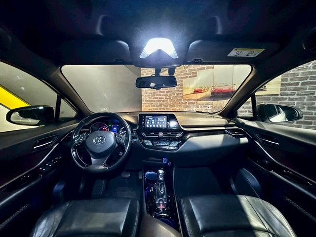 TOYOTA豐田 C-HR  第9張相片