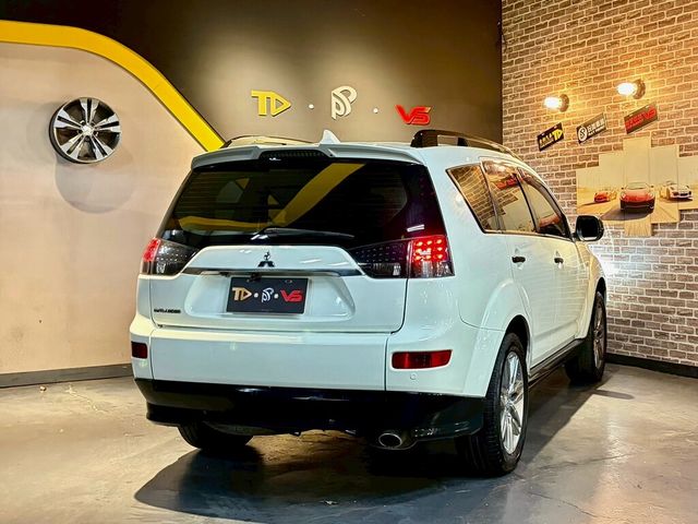 MITSUBISHI三菱 OUTLANDER  第2張相片