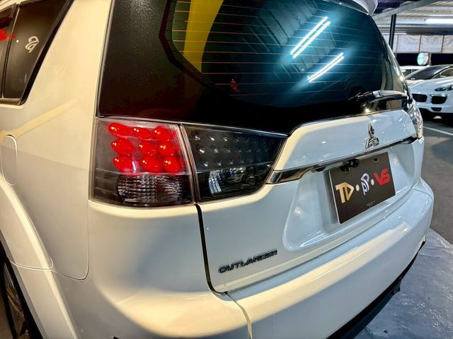 MITSUBISHI三菱 OUTLANDER  第5張相片