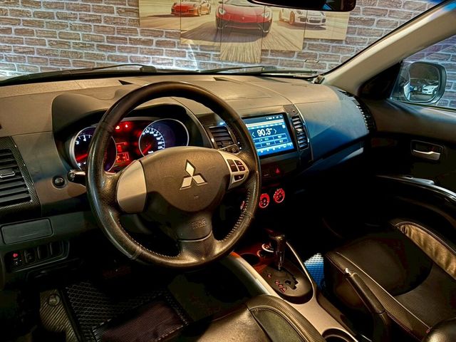 MITSUBISHI三菱 OUTLANDER  第8張相片