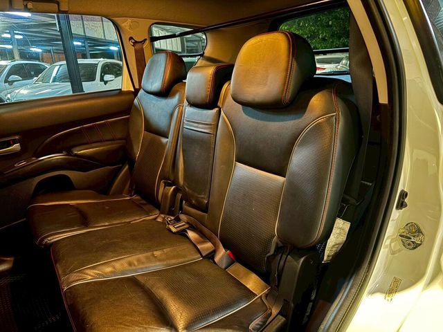 MITSUBISHI三菱 OUTLANDER  第9張相片