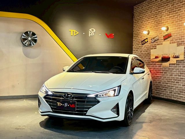 HYUNDAI現代 ELANTRA  第1張相片
