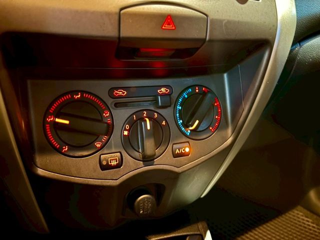 NISSAN日產 LIVINA  第14張相片