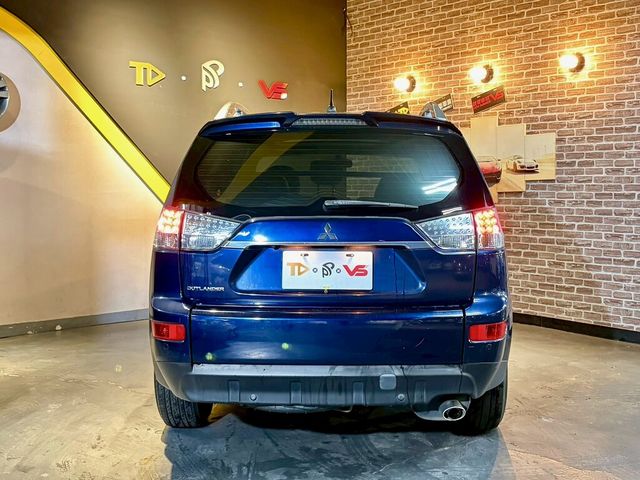 MITSUBISHI三菱 OUTLANDER  第4張相片