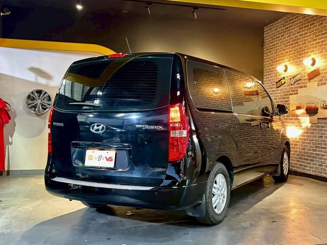 HYUNDAI現代 STAREX  第2張相片