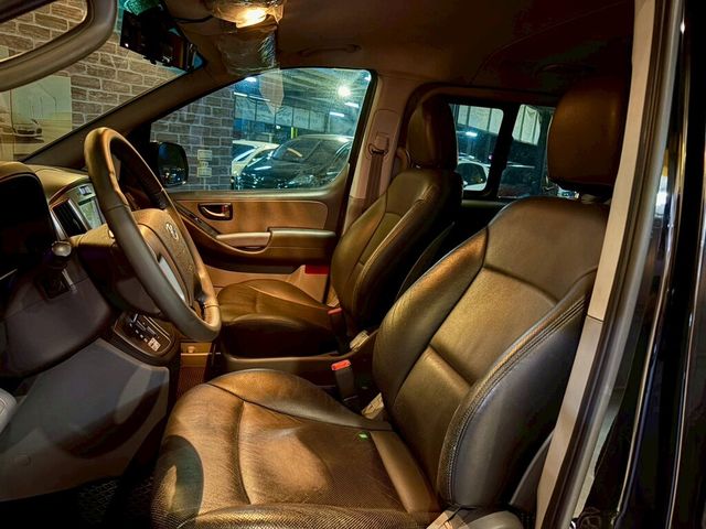 HYUNDAI現代 STAREX  第8張相片