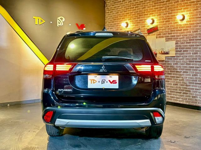 MITSUBISHI三菱 OUTLANDER  第4張相片