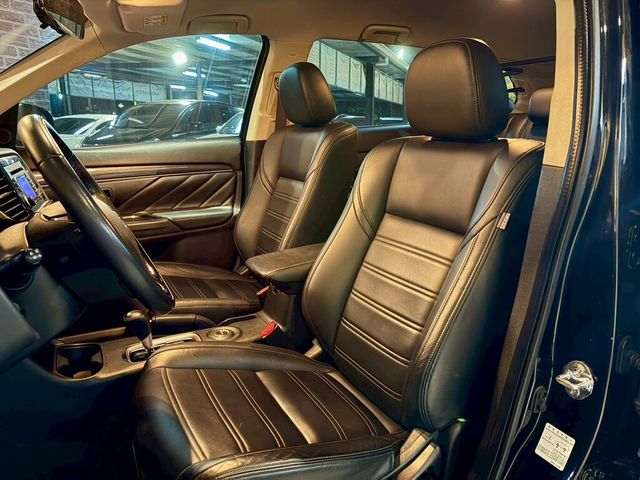 MITSUBISHI三菱 OUTLANDER  第9張相片