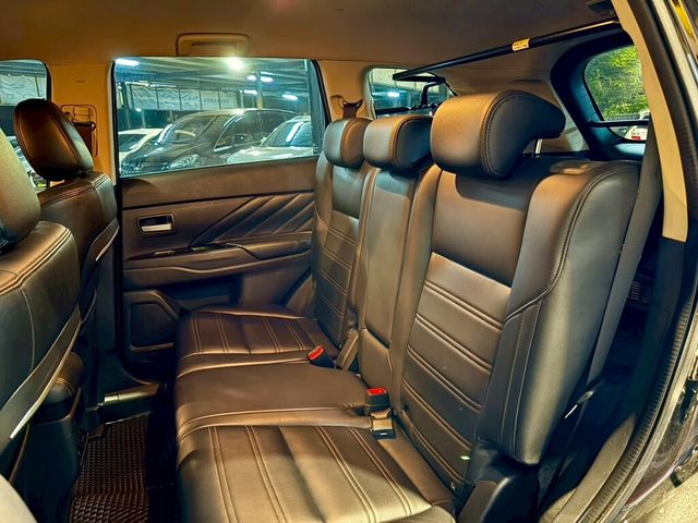 MITSUBISHI三菱 OUTLANDER  第10張相片