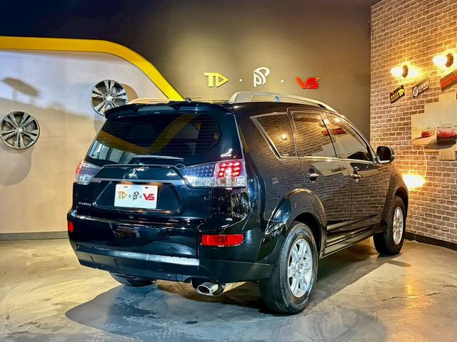 MITSUBISHI三菱 OUTLANDER  第2張相片