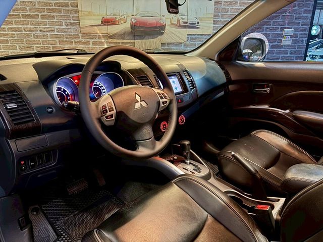 MITSUBISHI三菱 OUTLANDER  第7張相片