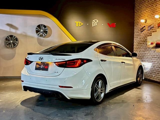 HYUNDAI現代 ELANTRA  第2張相片