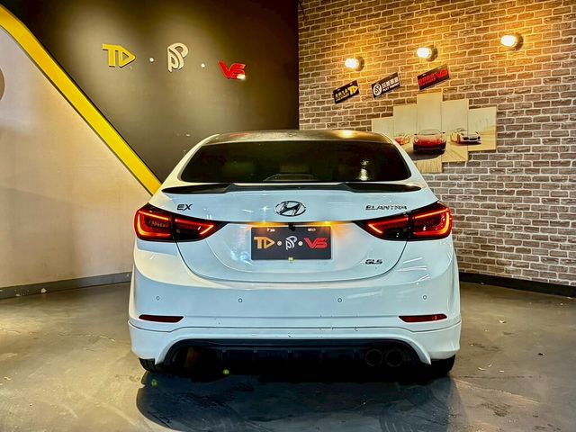 HYUNDAI現代 ELANTRA  第4張相片