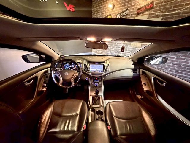 HYUNDAI現代 ELANTRA  第7張相片