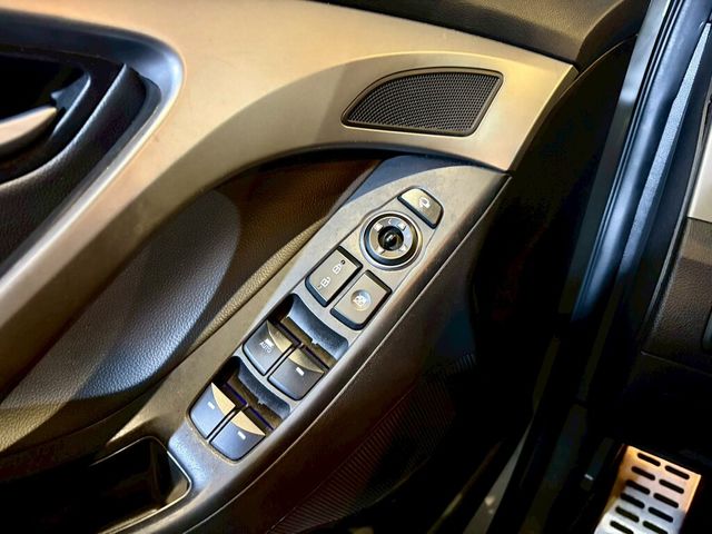 HYUNDAI現代 ELANTRA  第11張相片