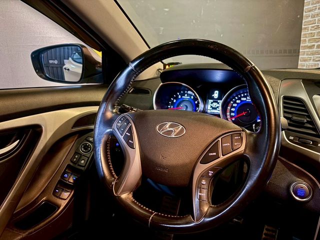 HYUNDAI現代 ELANTRA  第12張相片