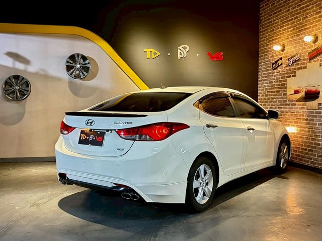 HYUNDAI現代 ELANTRA  第2張相片
