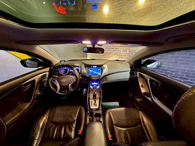 HYUNDAI現代 ELANTRA  第7張相片
