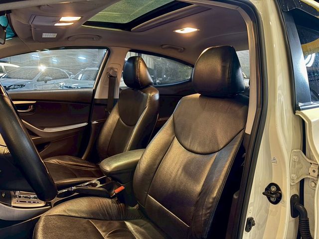 HYUNDAI現代 ELANTRA  第9張相片