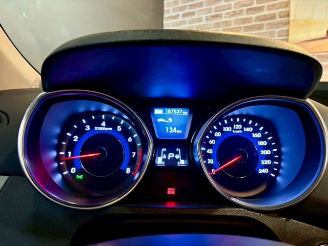 HYUNDAI現代 ELANTRA  第14張相片
