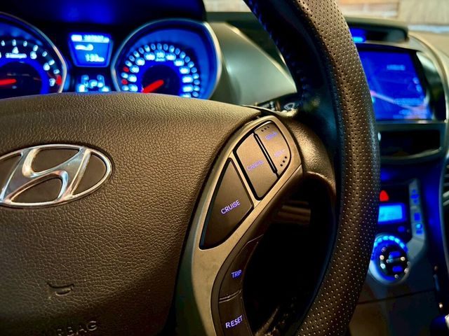 HYUNDAI現代 ELANTRA  第15張相片