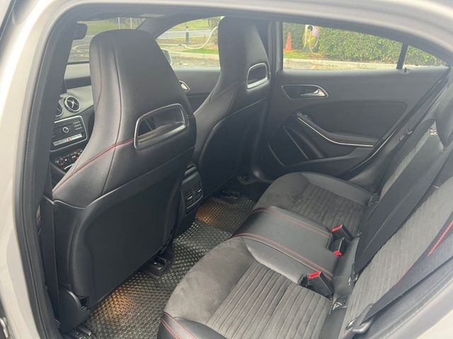 M-BENZ賓士 GLA180  第11張相片
