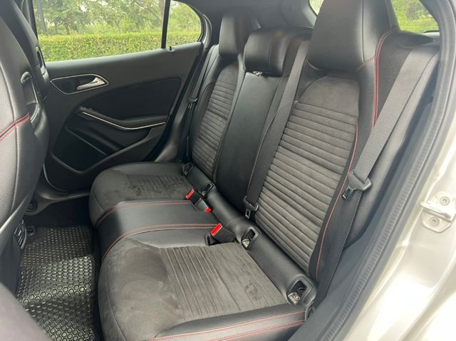 M-BENZ賓士 GLA180  第12張相片