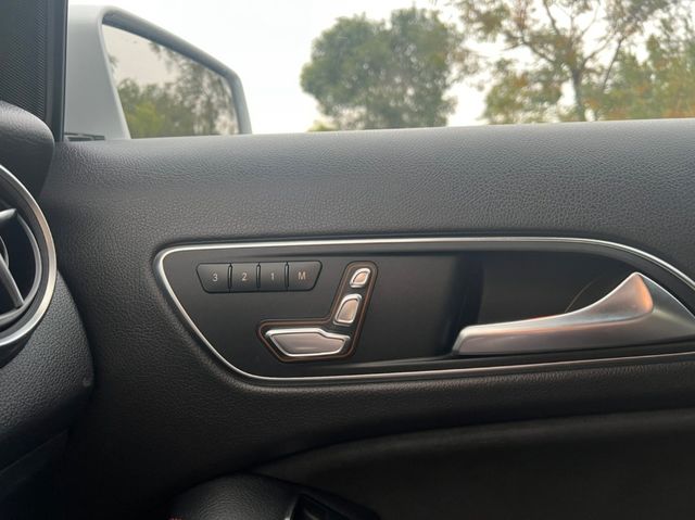 M-BENZ賓士 GLA180  第15張相片