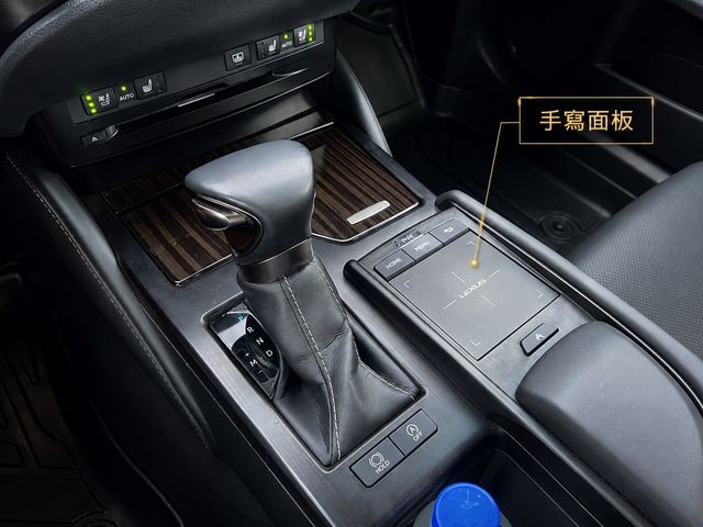 LEXUS凌志 ES200  第19張相片